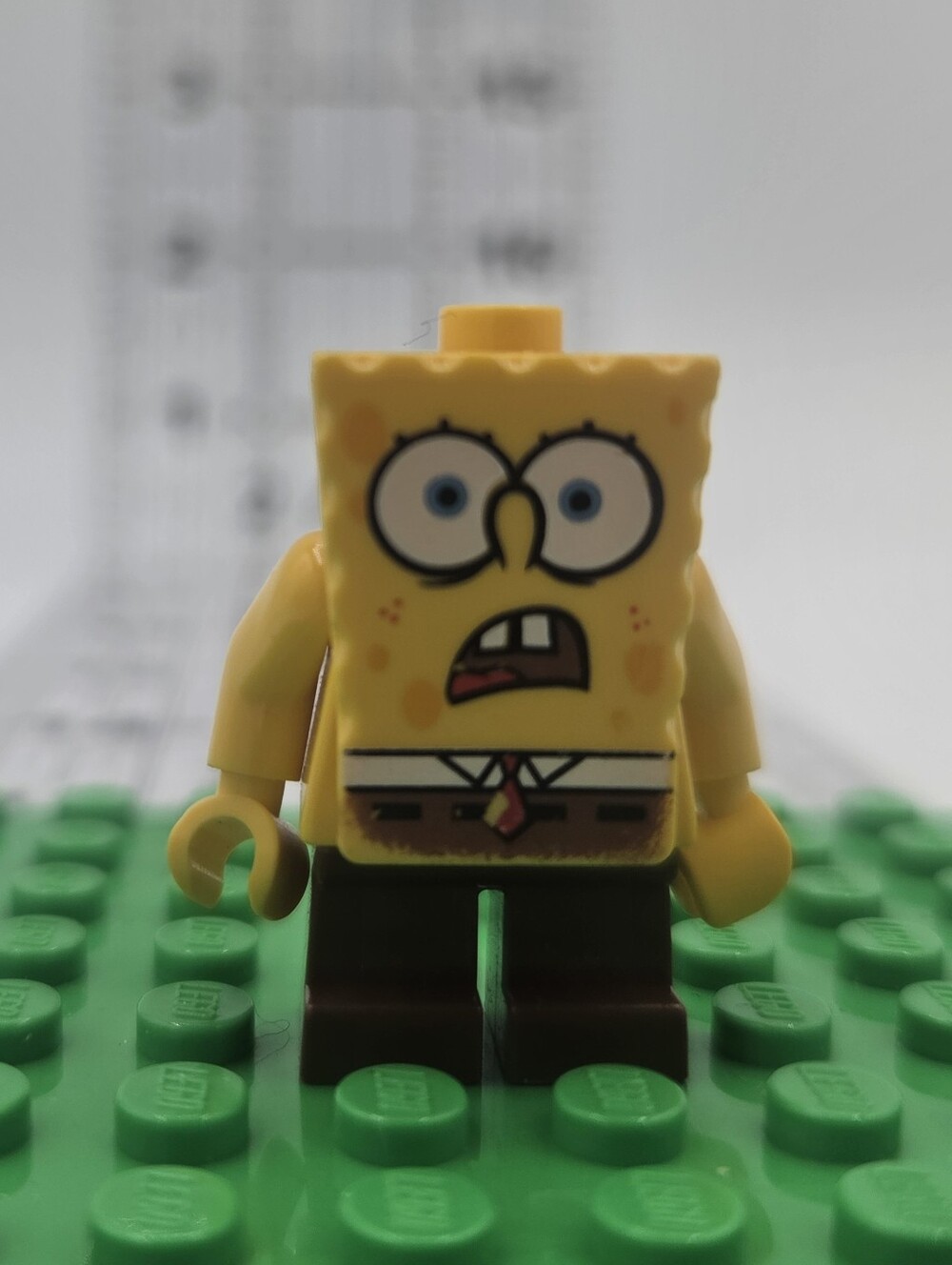 Vintage LEGO SpongeBob SquarePants Minifigure 2007 set The Chum Bucket 4981